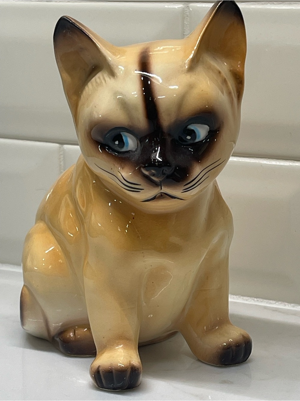 Siamese Cat Figurine Blue Eyes Beige w/ Dark Face Accents Approx. 6 in Porcelain